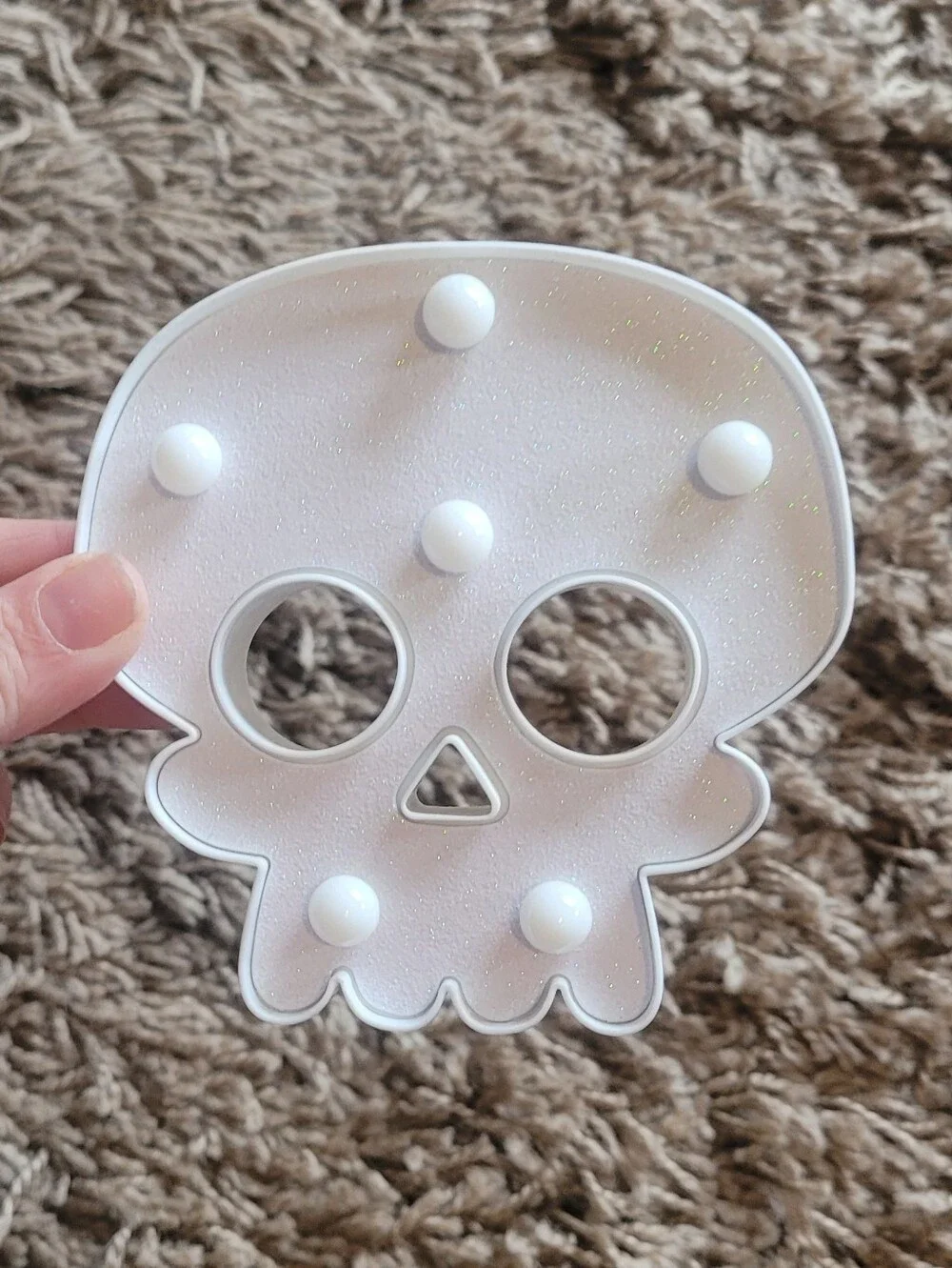 N/A white skull